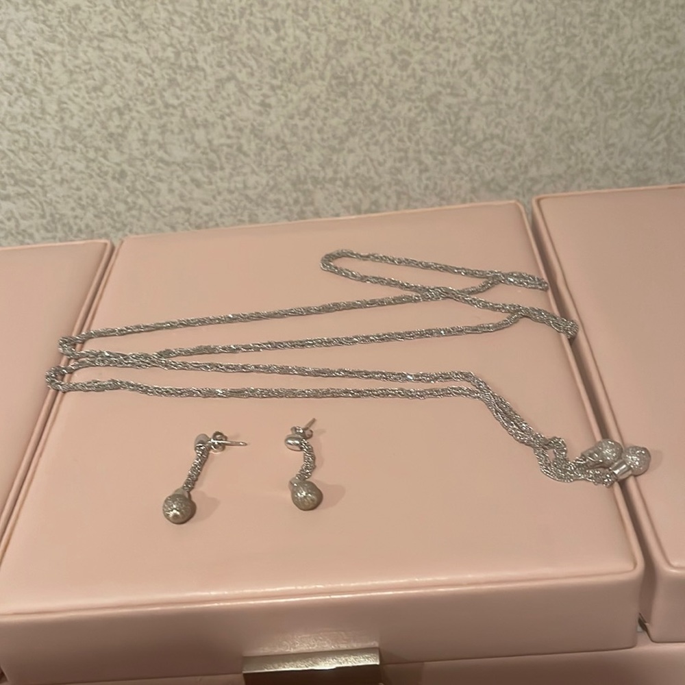 Silver necklace with earrings. 925.
